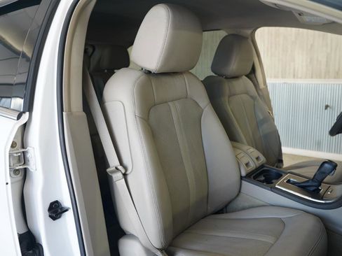Used 2013 Lincoln MKX FWD image 29