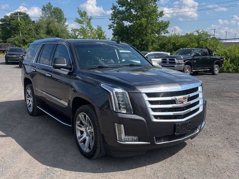 Used 2018 Cadillac Escalade Luxury AWD/4WD image 1