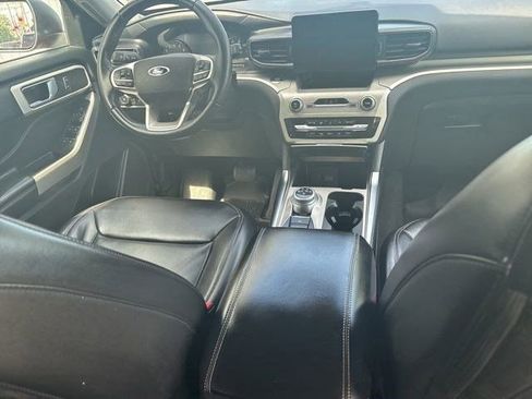 Used 2021 Ford Explorer XLT w/ Equipment Group 202A AWD/4WD image 40