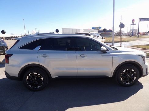New 2026 Kia Sorento S image 5