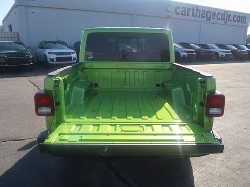 New 2025 Jeep Gladiator Sport image 22