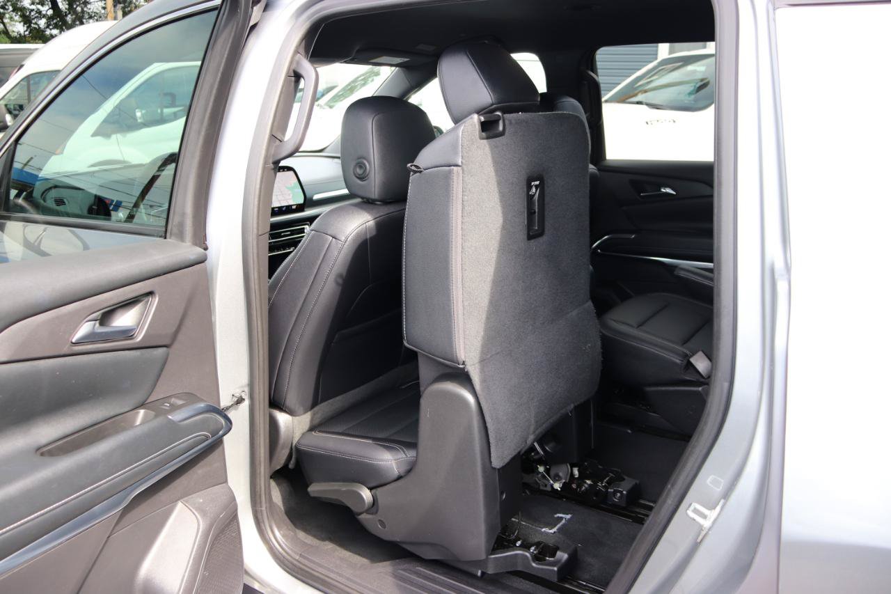 Used 2025 Chevrolet Traverse LT FWD image 26