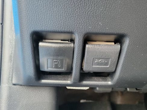 Used 2020 Toyota RAV4 XLE FWD image 16