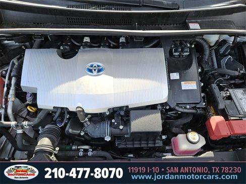 Used 2018 Toyota Prius Three image 31