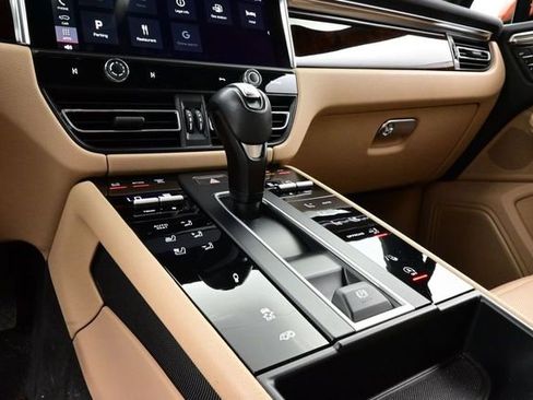 Certified 2023 Porsche Macan S AWD/4WD image 11