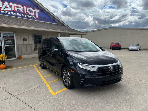 Used 2023 Honda Odyssey EX-L image 3