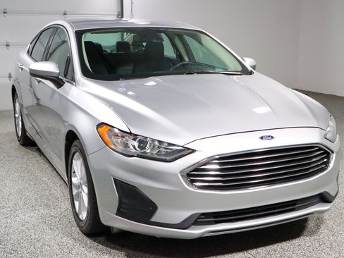 Used 2020 Ford Fusion SE image 5