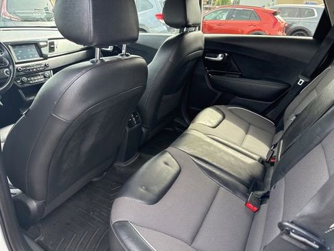 Used 2019 Kia Niro EX w/ Cold Weather Package 2.0 FWD image 12