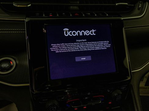 New 2025 Jeep Grand Cherokee Altitude image 21