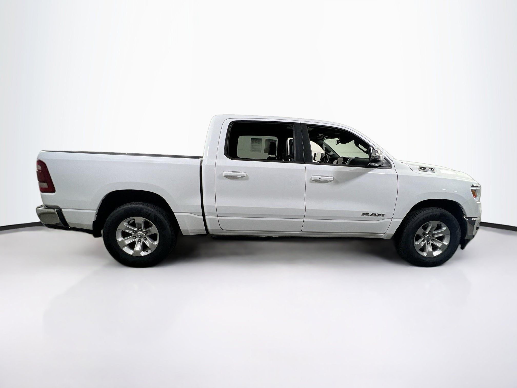 Used 2023 RAM 1500 Laramie AWD/4WD image 4