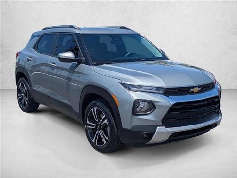 Used 2023 Chevrolet TrailBlazer LT FWD image 3