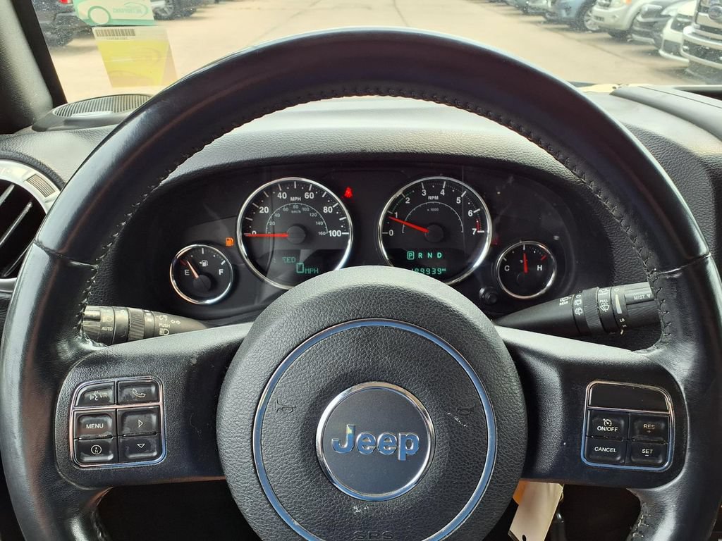 Used 2016 Jeep Wrangler Unlimited Rubicon w/ Connectivity Group AWD/4WD image 15