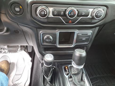 Used 2021 Jeep Wrangler Sport image 12