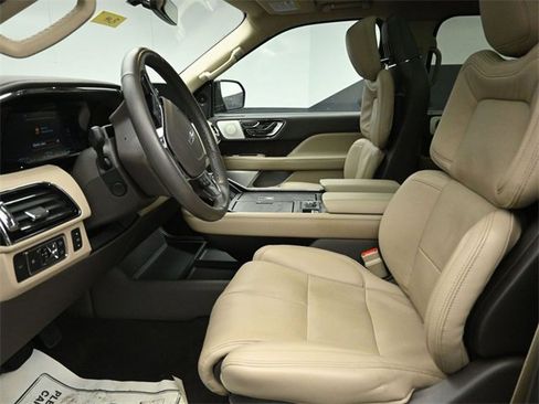 Used 2022 Lincoln Navigator Reserve image 9