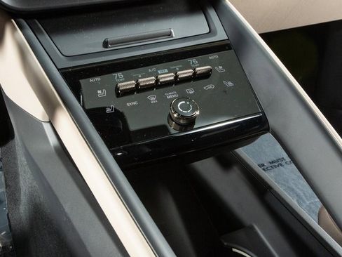 Certified 2024 Porsche Macan Turbo Electric image 25