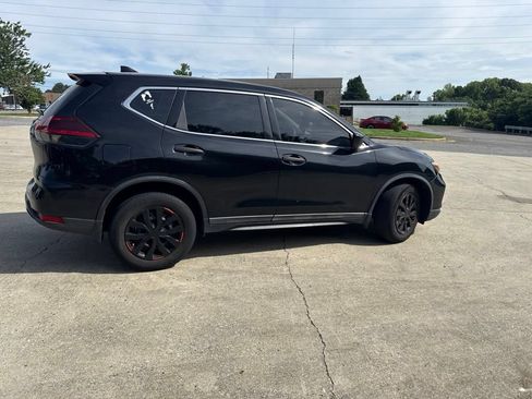 Used 2020 Nissan Rogue S FWD image 12