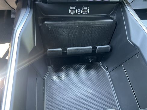 Used 2025 RAM 1500 Big Horn AWD/4WD image 29