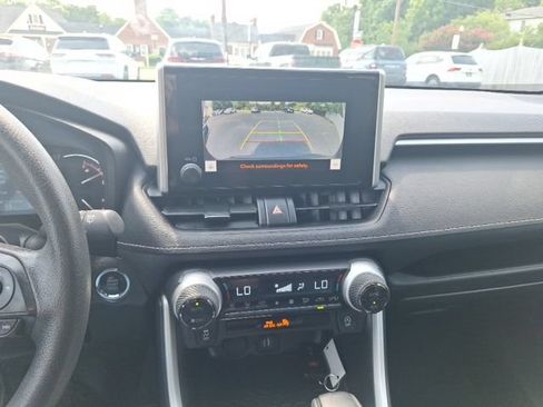 Used 2025 Toyota RAV4 XLE AWD/4WD image 27