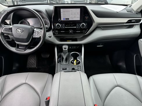 Used 2023 Toyota Highlander XLE image 22