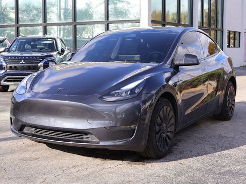 Used 2024 Tesla Model Y Long Range AWD/4WD image 8