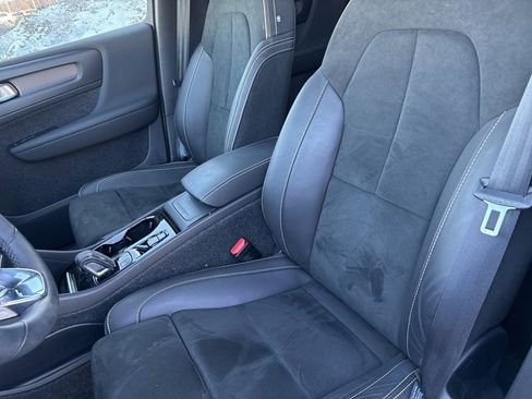 Used 2022 Volvo XC40 T5 R-Design w/ Climate Package image 19