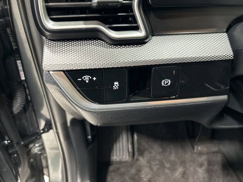 Used 2024 Kia Sportage LX image 13
