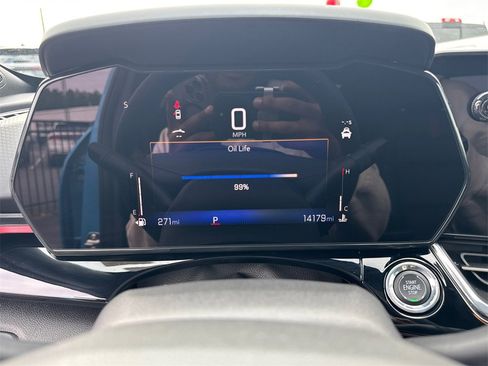 Used 2025 Chevrolet Trax RS w/ Driver Confidence Package image 28