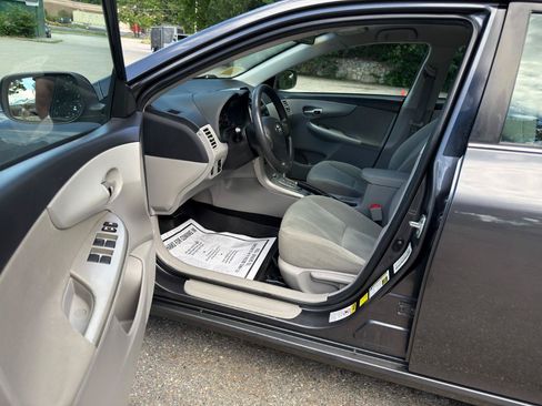 Used 2013 Toyota Corolla LE FWD image 13