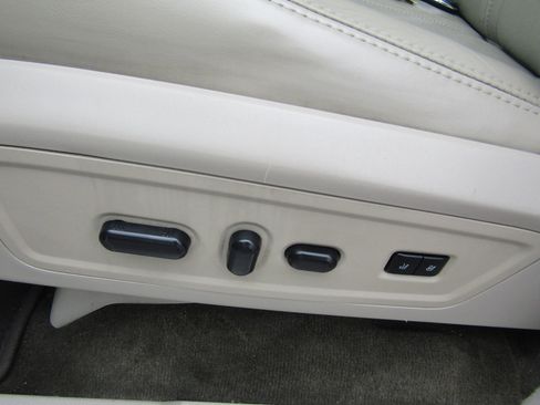 Used 2016 Lincoln Navigator L Select image 28