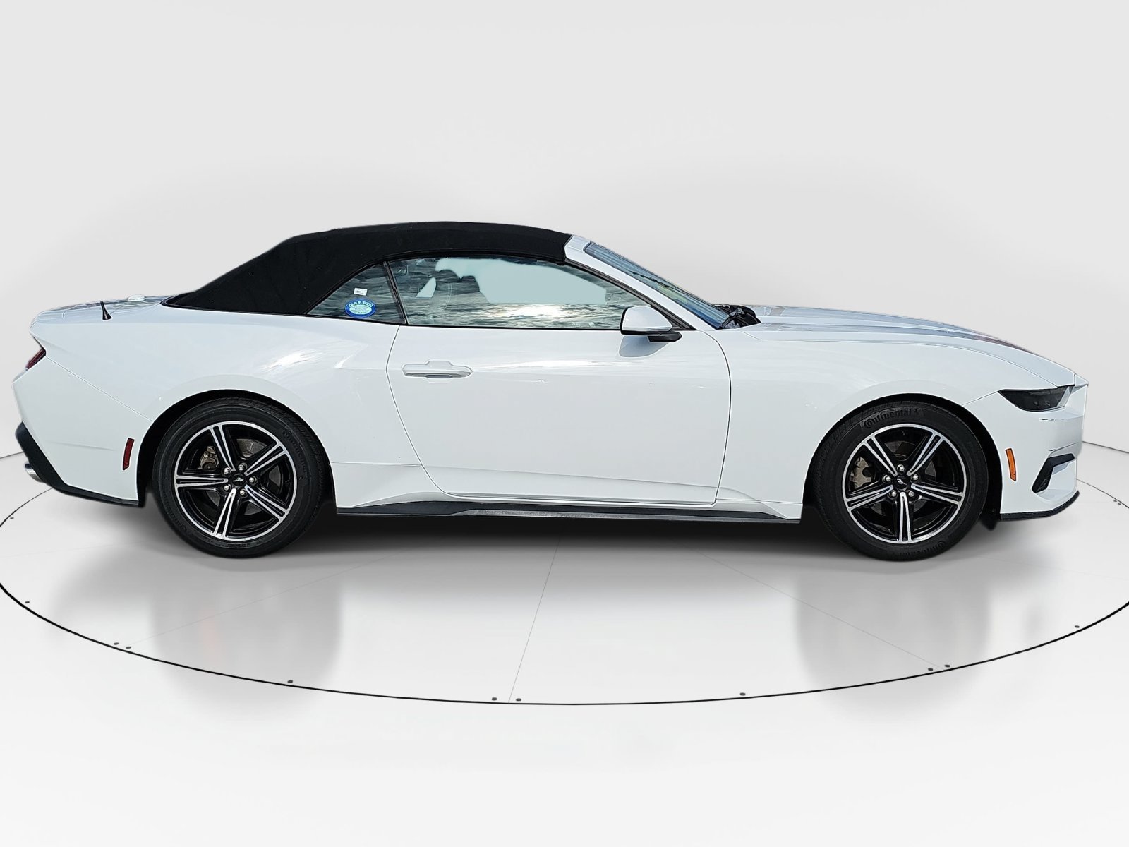 Used 2024 Ford Mustang Convertible RWD image 4