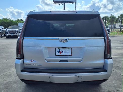 Used 2020 Cadillac Escalade Premium Luxury AWD/4WD image 6