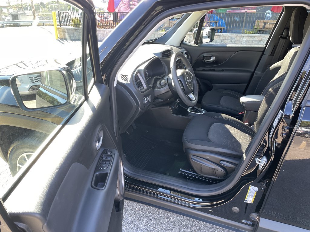 Used 2023 Jeep Renegade Latitude AWD/4WD image 14