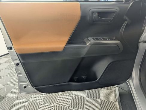 Used 2018 Toyota Tacoma SR5 image 10