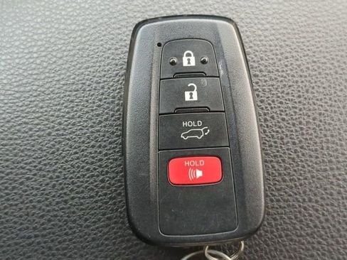 Used 2019 Toyota RAV4 XLE w/ Convenience Package image 38