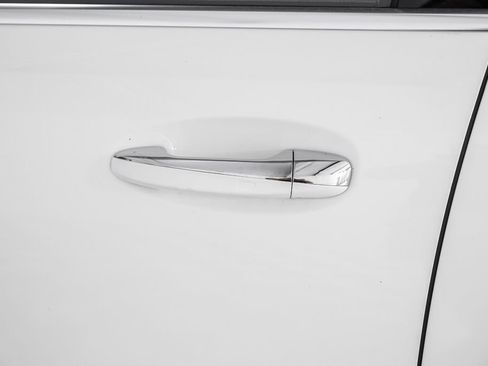 Used 2023 Mercedes-Benz EQB 250+ w/ Exclusive Package image 40