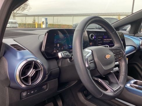 Used 2024 Chevrolet Equinox EV LT image 9