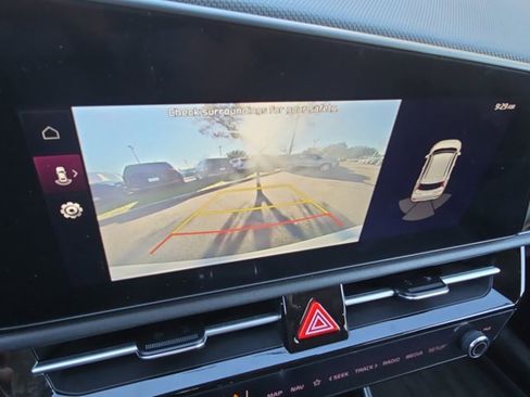 Used 2023 Kia Niro EX Touring image 24