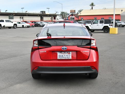 Used 2021 Toyota Prius LE image 7