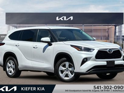 Used 2023 Toyota Highlander LE