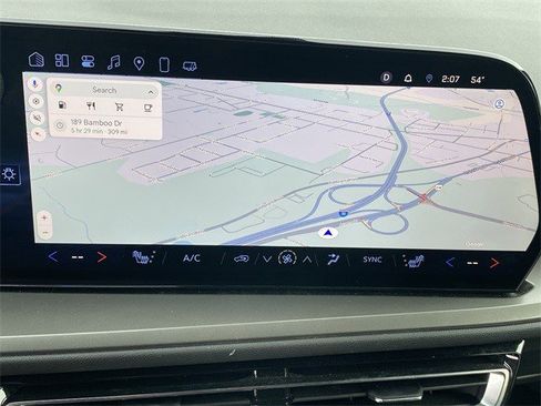 Certified 2025 Chevrolet Traverse LT image 8