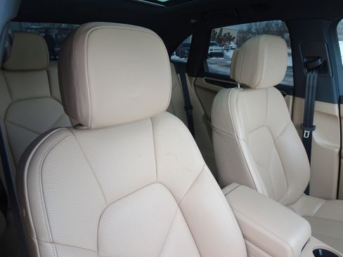 Used 2024 Porsche Macan image 27