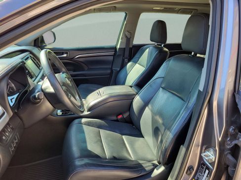 Used 2015 Toyota Highlander Limited Platinum AWD/4WD image 25