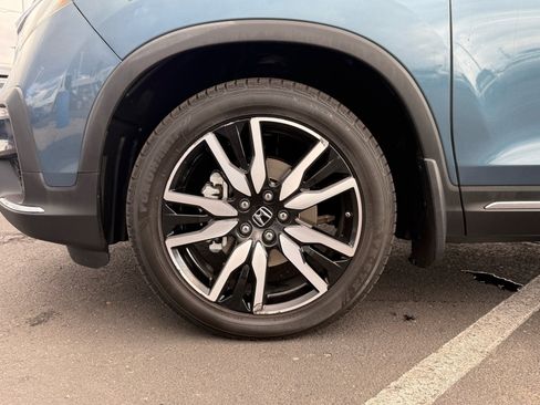 Used 2019 Honda Pilot Touring image 11