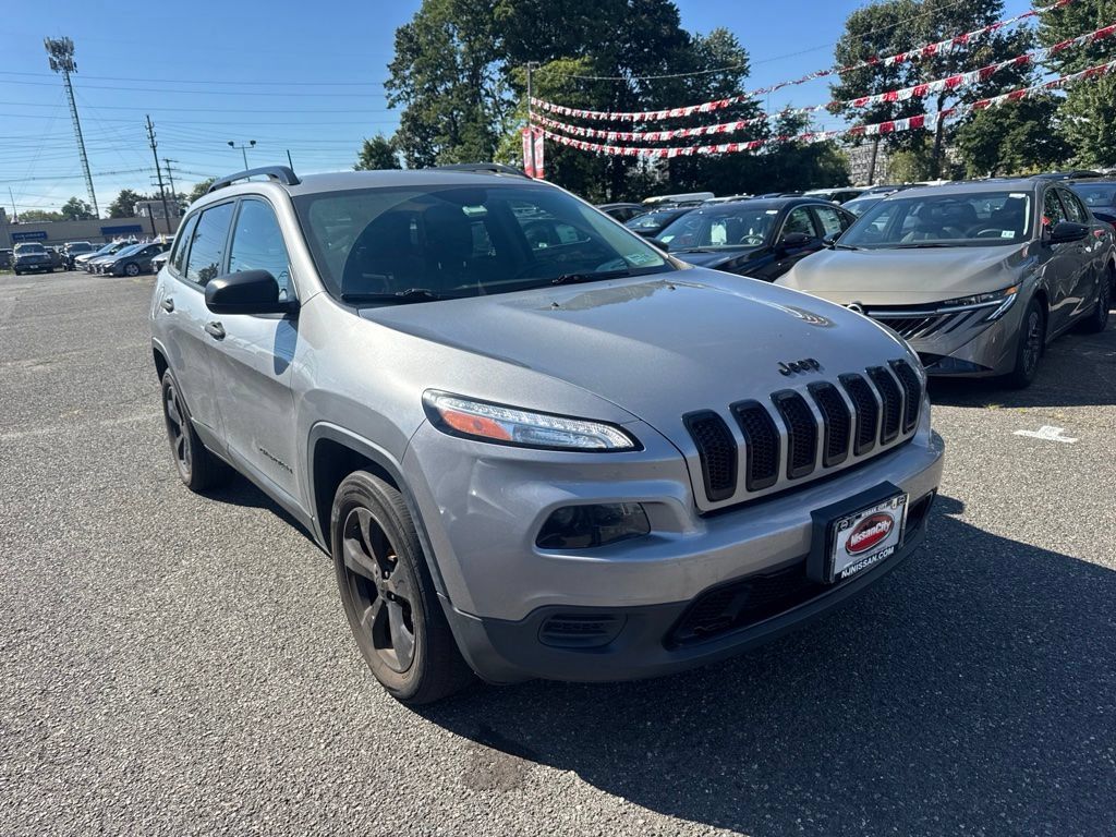 Used 2017 Jeep Cherokee Sport AWD/4WD image 1