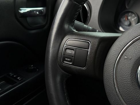 Used 2017 Jeep Patriot High Altitude AWD/4WD image 10
