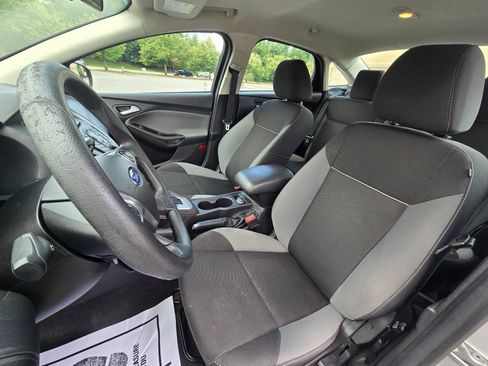 Used 2014 Ford Focus SE FWD image 22