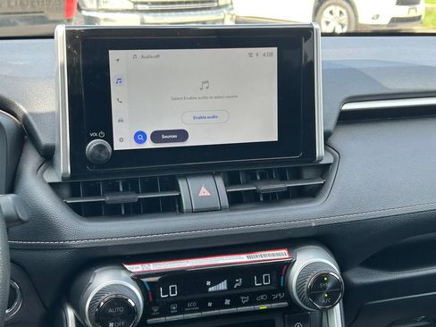 Used 2025 Toyota RAV4 XLE FWD image 19