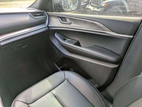 New 2025 Jeep Grand Cherokee Limited w/ Black Appearance Package image 18