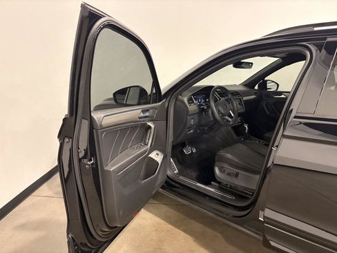 Used 2024 Volkswagen Tiguan SE R-Line w/ MDO Package, Two-Row AWD/4WD image 10
