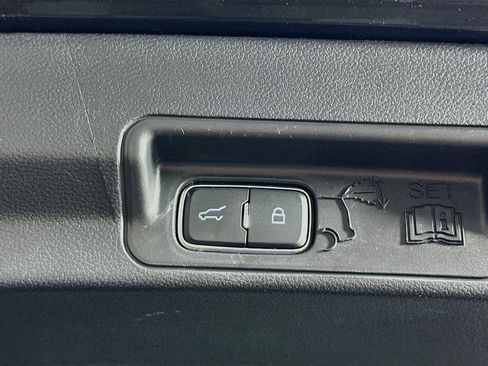 Used 2024 Ford Explorer Limited image 29